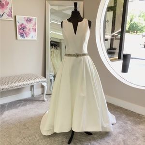 NWT Mon Cheri Gown Style: 215101 Color: ivory Size: 12